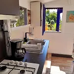 Charming House In With Private Garden 度假居