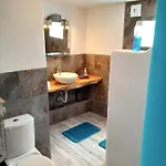 度假居 Charming House In With Private Garden *