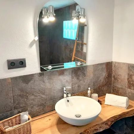 Charming House In With Private Garden Feriehus *