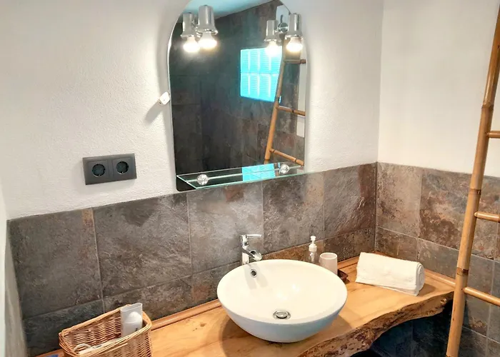 Charming House In With Private Garden 度假居 *