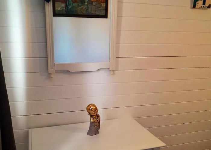 Charming House In With Private Garden 度假居